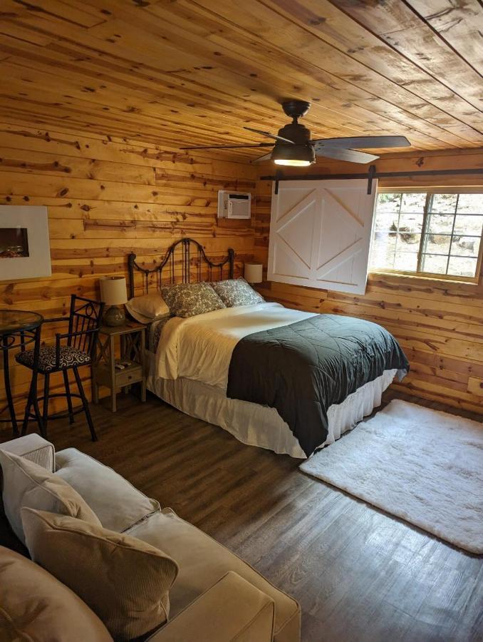 Red Barn Retreat 호텔 North Fork 외부 사진