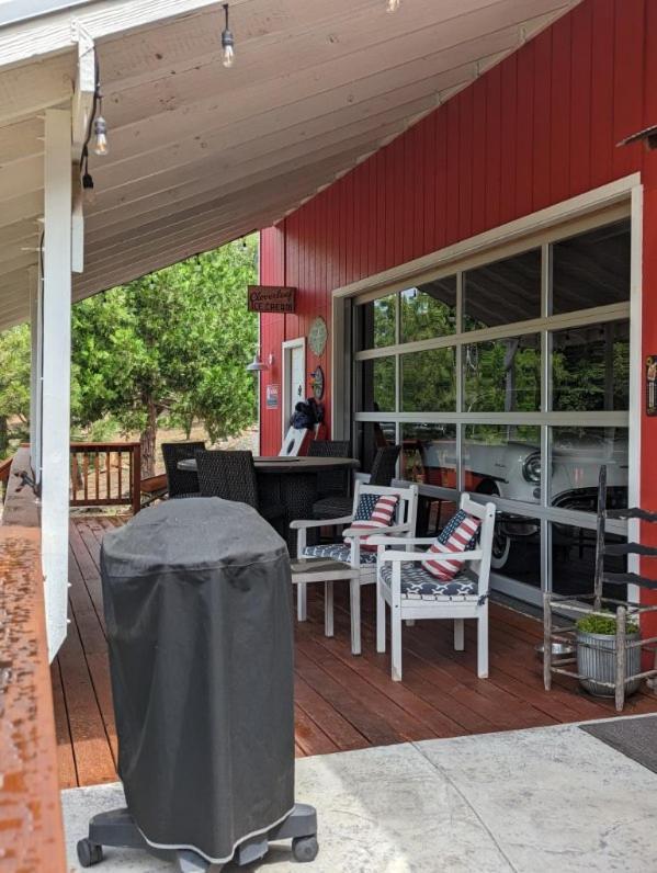 Red Barn Retreat 호텔 North Fork 외부 사진
