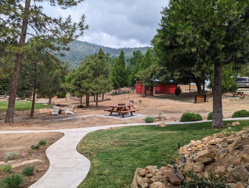 Red Barn Retreat 호텔 North Fork 외부 사진